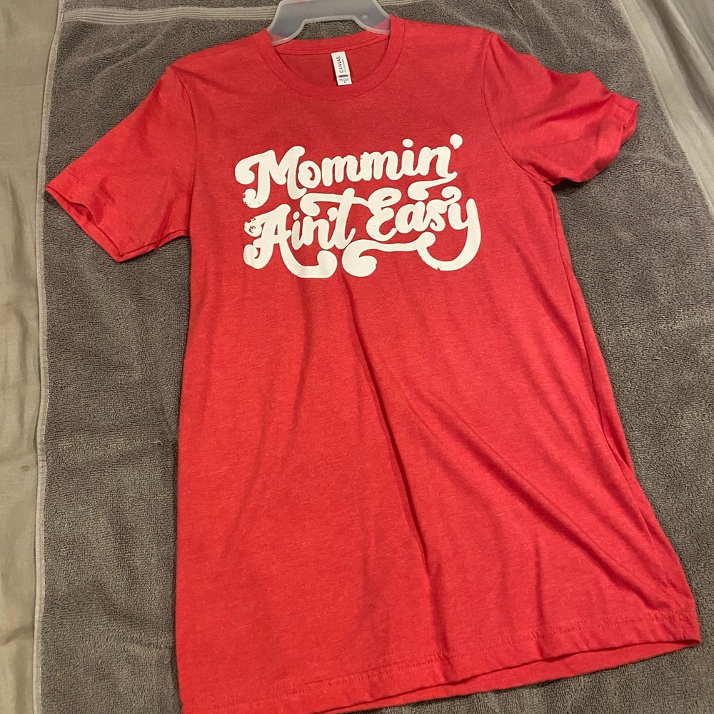 Small shop mama tee